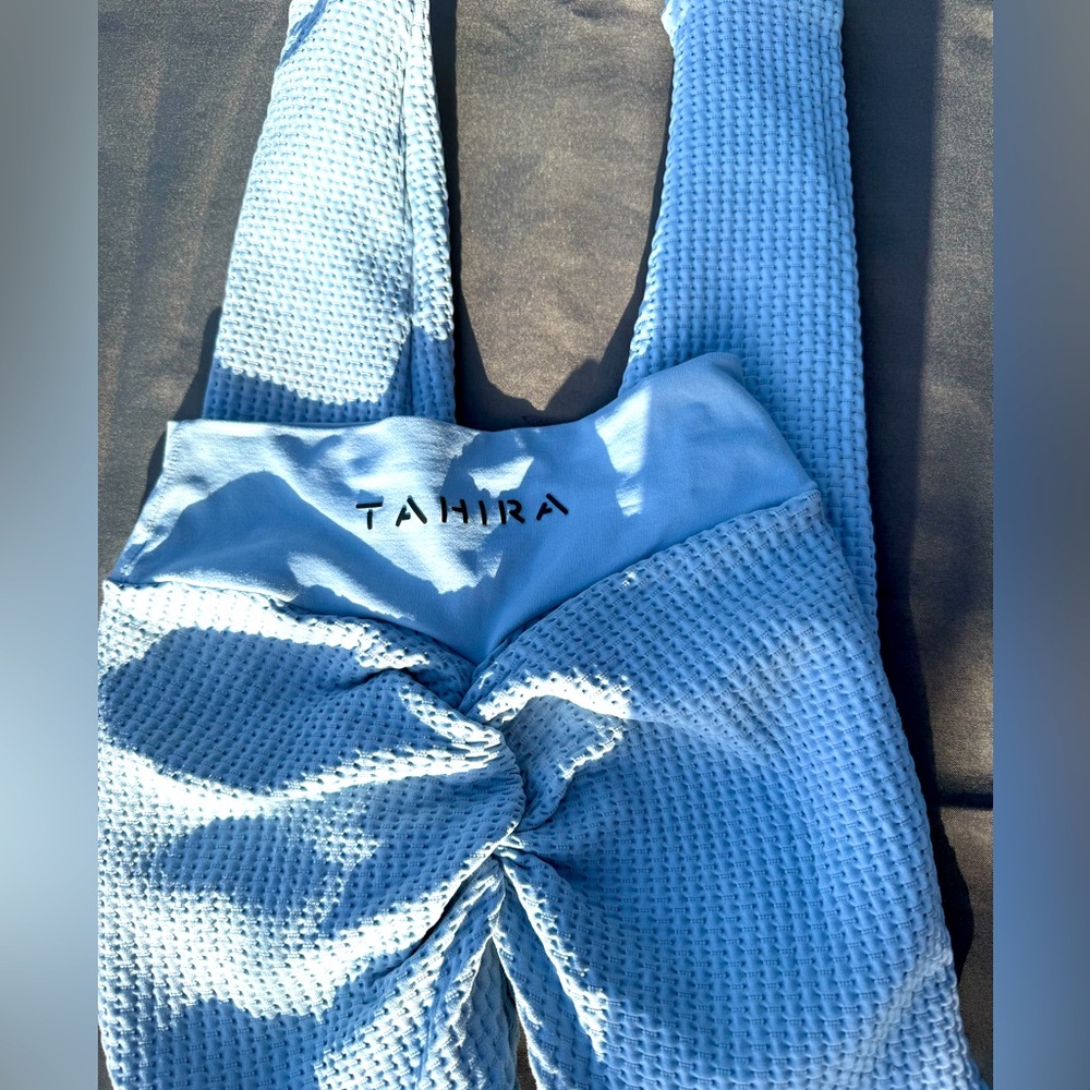 TAHIRA By Luxe leggings light blue (no tags used 4x total) it’s baby bright blue